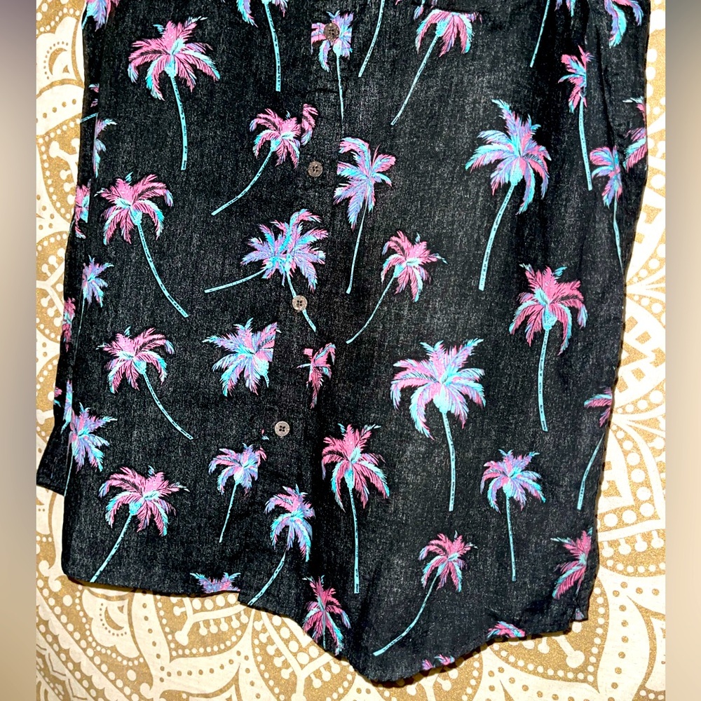 ✨HP✨ MEN’S “RIP CURL” BLACK BUTTON-DOWN SHIRT W/ MULTI-COLOR PALM TREES, SIZE M - Picture 2 of 6